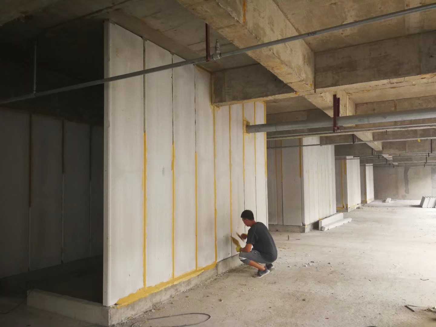 安装无机发泡轻骨料混凝土隔墙板施工技术性能研究